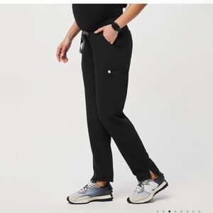 FIGS Yola Maternity Skinny Scrub Pants in Black